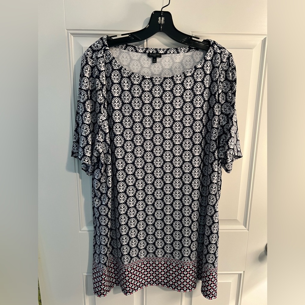 Talbots black, white, and pink short sleeve scoop neck stretchy tunic top